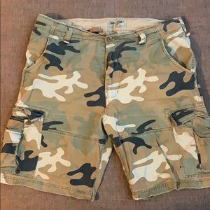 CAMO SHORTS SIZE 34